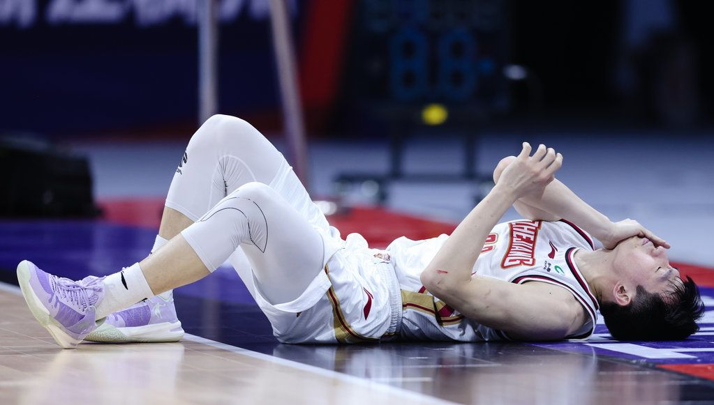 吴前失绝平罚球,广东险胜先拔头筹,莱多5三分＋关键抢断当选MVP休闲区蓝鸢梦想 - Www.slyday.coM