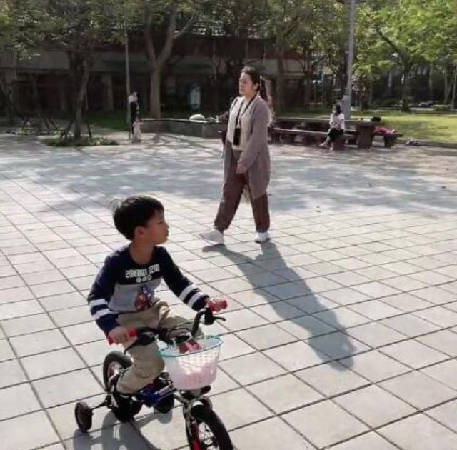 汪小菲儿子露面!6岁汪希箖比心为奶奶庆生,大S与前婆婆关系融洽休闲区蓝鸢梦想 - Www.slyday.coM 汪小菲儿子露面!6岁汪希箖比心为奶奶庆生,大S与前婆婆关系融洽休闲区蓝鸢梦想 - Www.slyday.coM