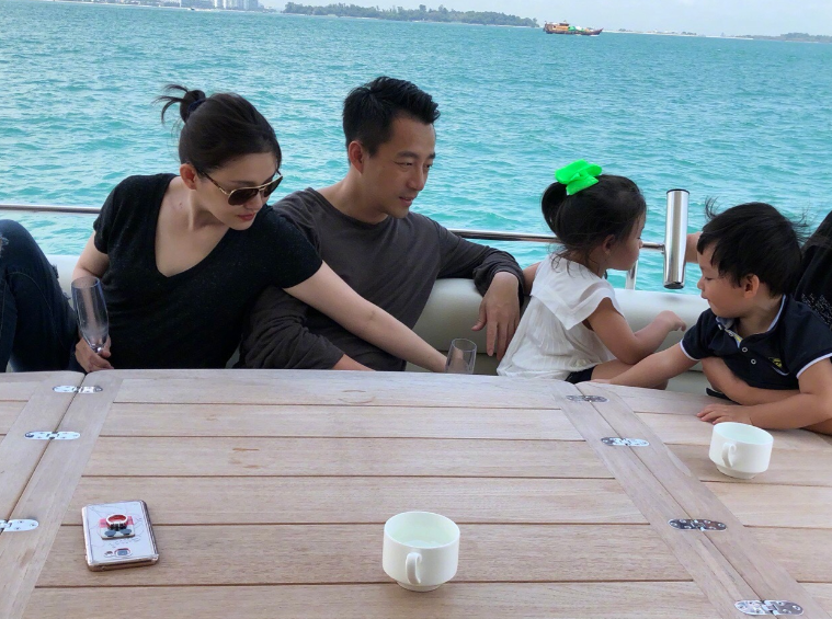 张兰生日晒出孙儿视频祝福，大S教儿子给奶奶比心，画面温馨休闲区蓝鸢梦想 - Www.slyday.coM