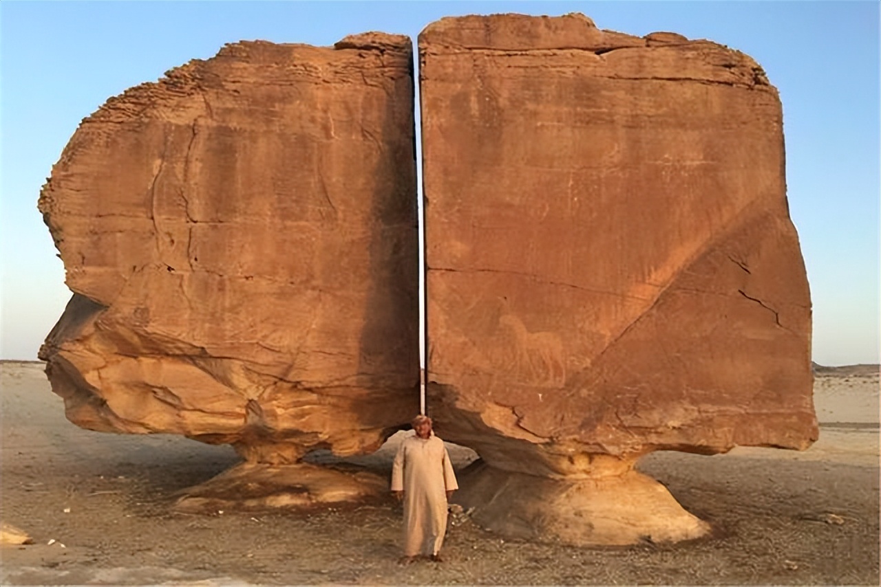 阿纳斯拉巨石上不仅有谜样的岩画还被分成两半至今也没有揭秘
