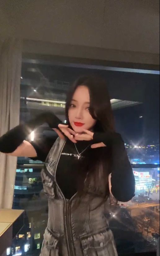 贾乃亮现身前妻家中后,李小璐再晒视频,灵动优雅难掩好心情休闲区蓝鸢梦想 - Www.slyday.coM 贾乃亮现身前妻家中后,李小璐再晒视频,灵动优雅难掩好心情休闲区蓝鸢梦想 - Www.slyday.coM