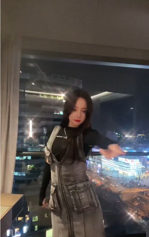 贾乃亮现身前妻家中后,李小璐再晒视频,灵动优雅难掩好心情休闲区蓝鸢梦想 - Www.slyday.coM 贾乃亮现身前妻家中后,李小璐再晒视频,灵动优雅难掩好心情休闲区蓝鸢梦想 - Www.slyday.coM