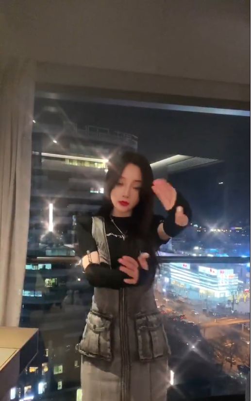 贾乃亮现身前妻家中后,李小璐再晒视频,灵动优雅难掩好心情休闲区蓝鸢梦想 - Www.slyday.coM 贾乃亮现身前妻家中后,李小璐再晒视频,灵动优雅难掩好心情休闲区蓝鸢梦想 - Www.slyday.coM