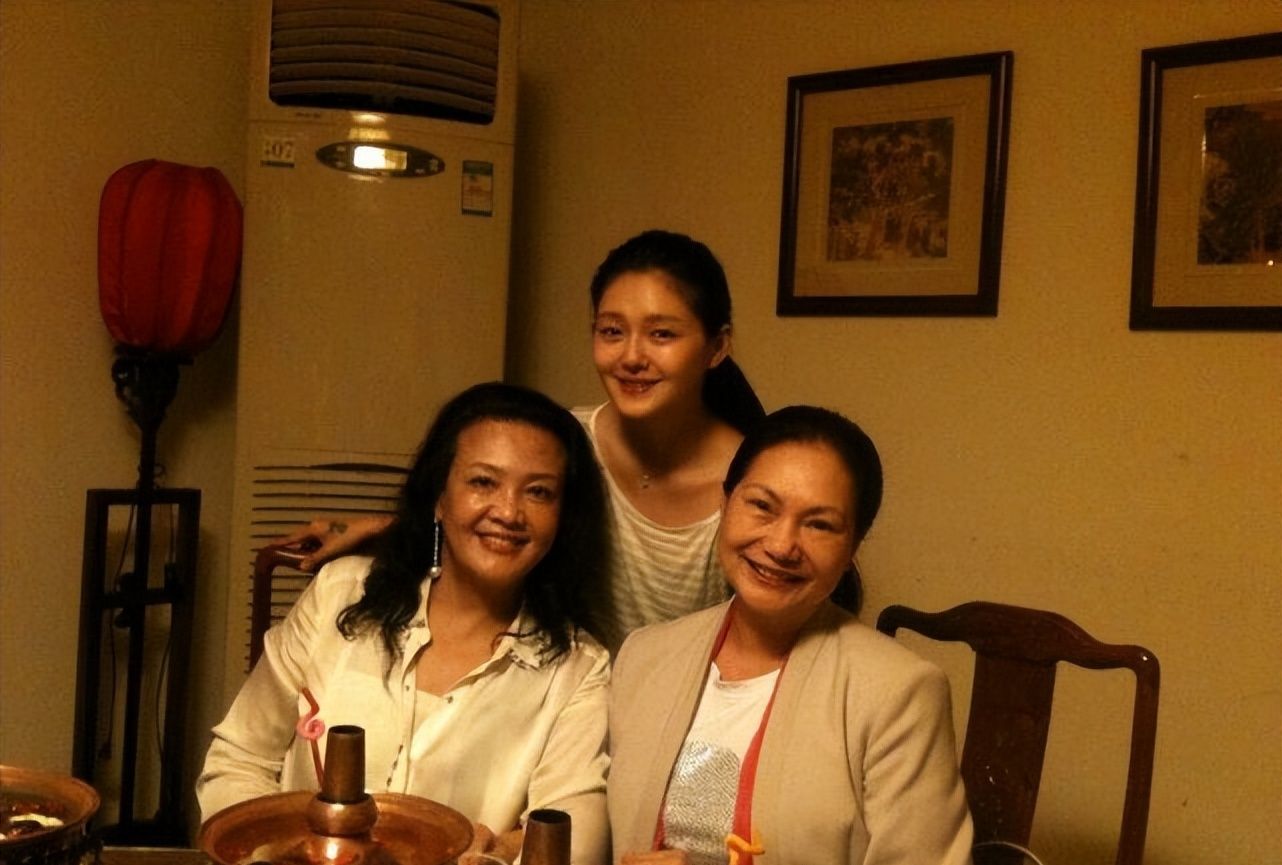 汪小菲儿子露面!6岁汪希箖比心为奶奶庆生,大S与前婆婆关系融洽休闲区蓝鸢梦想 - Www.slyday.coM 汪小菲儿子露面!6岁汪希箖比心为奶奶庆生,大S与前婆婆关系融洽休闲区蓝鸢梦想 - Www.slyday.coM