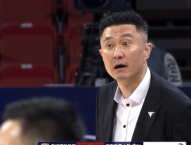 裁判报告针对广东杨宏峰闫军连场错判4连冠最大敌人不是辽宁