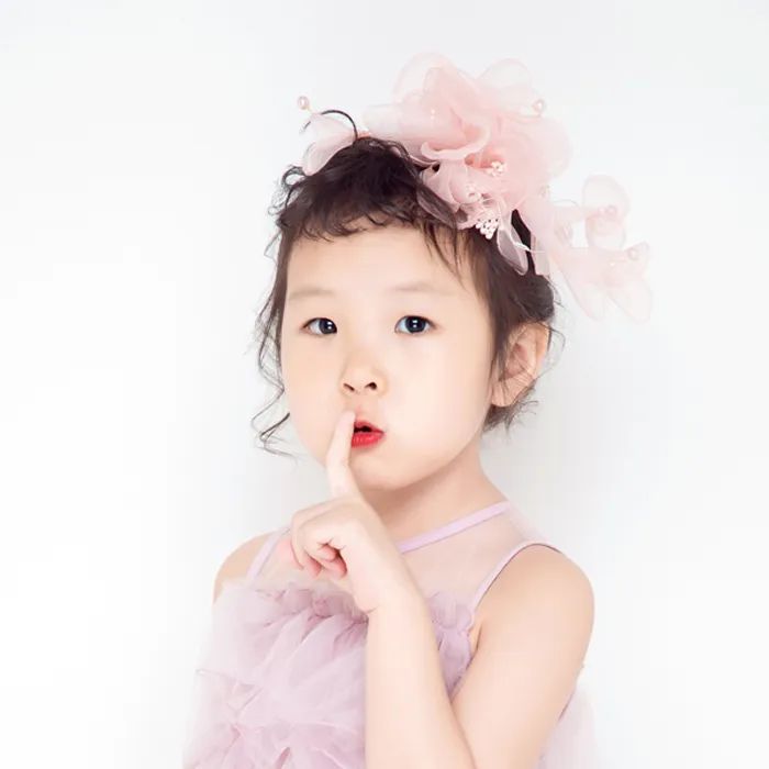 李奇妙5岁出道歌坛，首支单曲《奇妙的四季》可爱至极休闲区蓝鸢梦想 - Www.slyday.coM