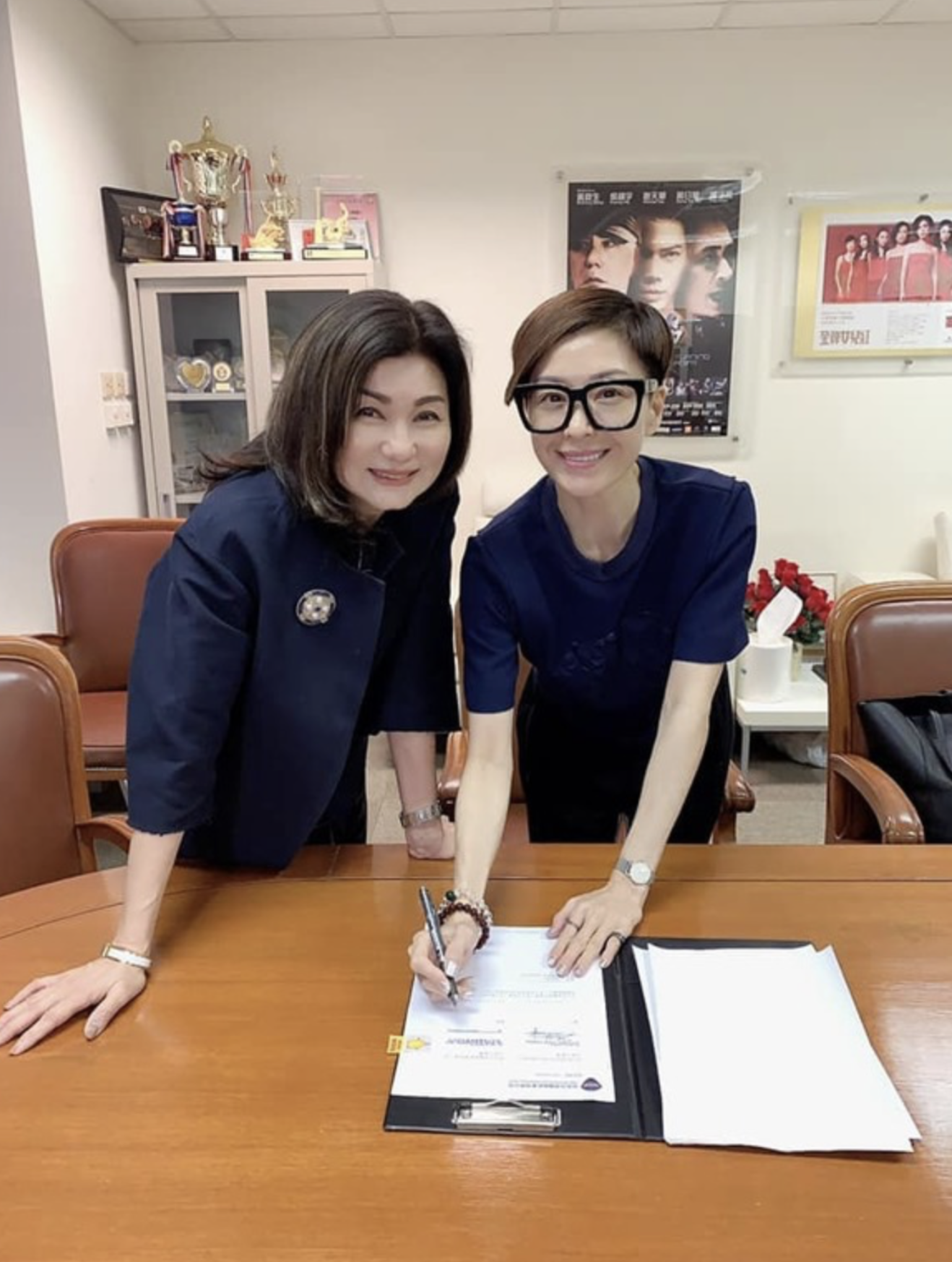 伍咏薇谈前夫感触落泪直言彼此是真爱无悔与对方结婚13天