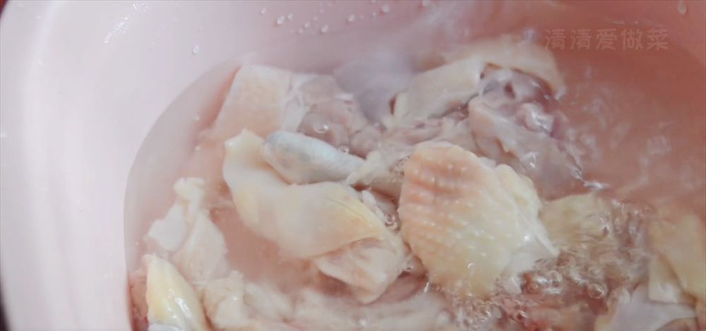 炖鸡汤时,切记“3放3不放”的小秘诀,鸡汤鲜美,肉嫩无腥味休闲区蓝鸢梦想 - Www.slyday.coM 炖鸡汤时,切记“3放3不放”的小秘诀,鸡汤鲜美,肉嫩无腥味休闲区蓝鸢梦想 - Www.slyday.coM