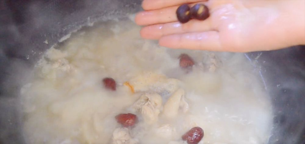 炖鸡汤时,切记“3放3不放”的小秘诀,鸡汤鲜美,肉嫩无腥味休闲区蓝鸢梦想 - Www.slyday.coM 炖鸡汤时,切记“3放3不放”的小秘诀,鸡汤鲜美,肉嫩无腥味休闲区蓝鸢梦想 - Www.slyday.coM