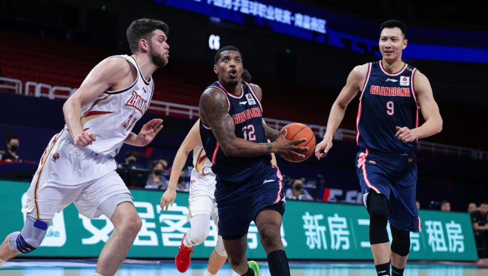 排队道歉!莱多狂飙5记三分成大腿,广东两大亮点成赢球主因休闲区蓝鸢梦想 - Www.slyday.coM