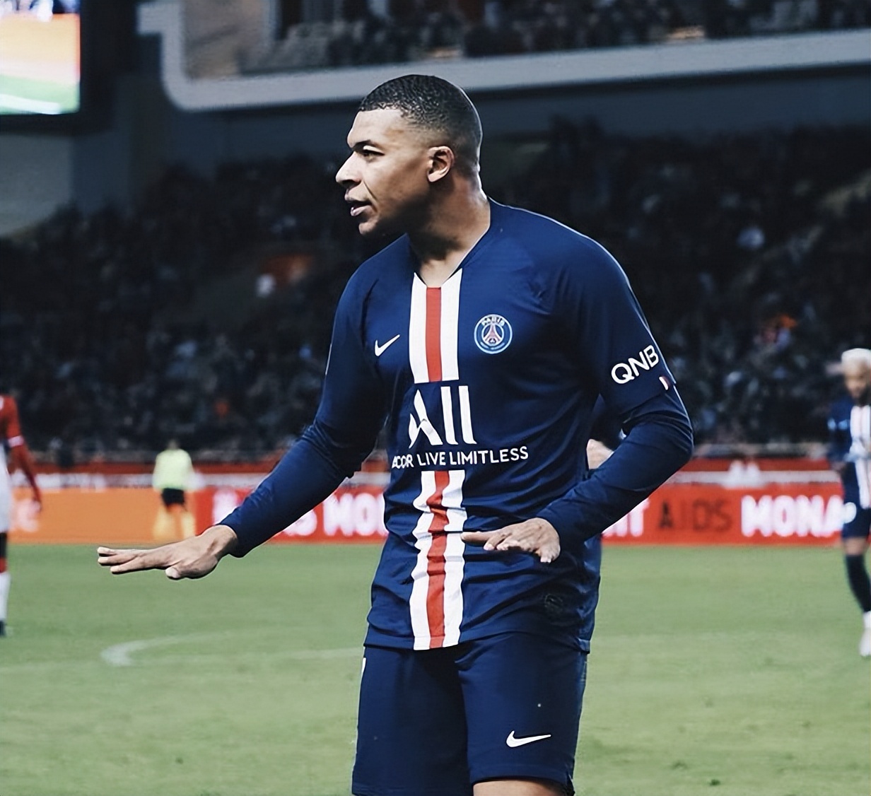 巴黎开出高薪留姆巴佩15亿签字费加4000万年薪