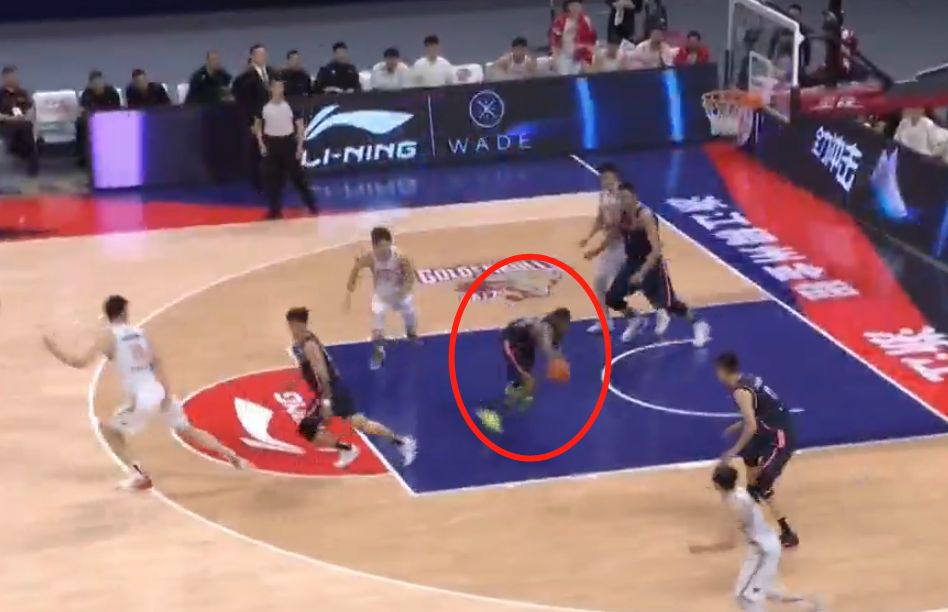 5记3分+切球!他成了广东男篮奇兵,为何杜锋让周鹏打了45分钟?休闲区蓝鸢梦想 - Www.slyday.coM 5记3分+切球!他成了广东男篮奇兵,为何杜锋让周鹏打了45分钟?休闲区蓝鸢梦想 - Www.slyday.coM