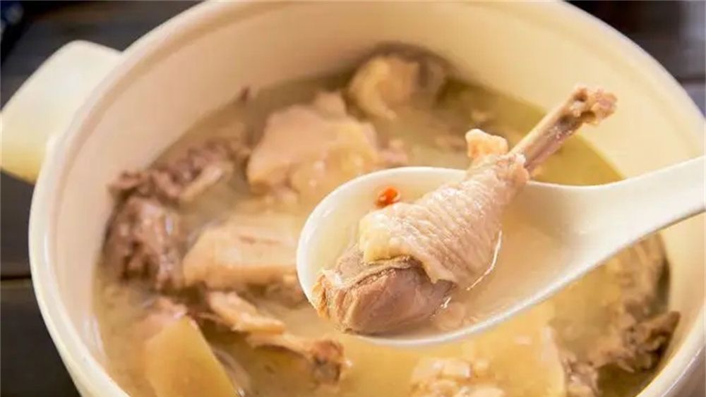 炖鸡汤时,切记“3放3不放”的小秘诀,鸡汤鲜美,肉嫩无腥味休闲区蓝鸢梦想 - Www.slyday.coM 炖鸡汤时,切记“3放3不放”的小秘诀,鸡汤鲜美,肉嫩无腥味休闲区蓝鸢梦想 - Www.slyday.coM