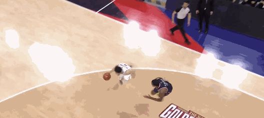 排队道歉!莱多狂飙5记三分成大腿,广东两大亮点成赢球主因休闲区蓝鸢梦想 - Www.slyday.coM