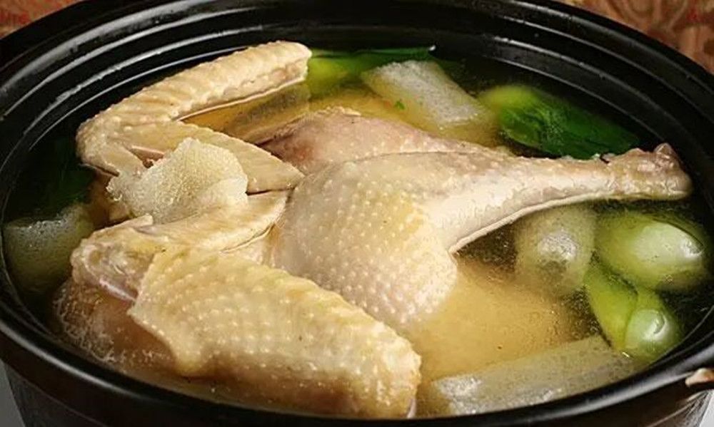 炖鸡汤时,切记“3放3不放”的小秘诀,鸡汤鲜美,肉嫩无腥味休闲区蓝鸢梦想 - Www.slyday.coM 炖鸡汤时,切记“3放3不放”的小秘诀,鸡汤鲜美,肉嫩无腥味休闲区蓝鸢梦想 - Www.slyday.coM