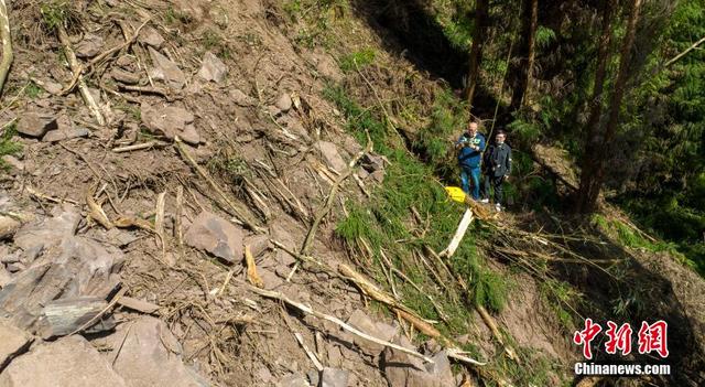 四川兴文：航拍5.1级地震震中休闲区蓝鸢梦想 - Www.slyday.coM