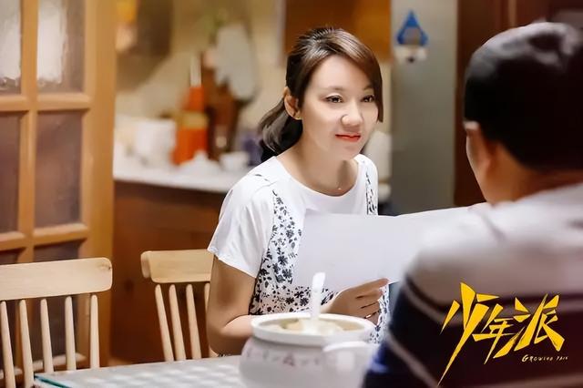 跑龙套10年，“拍拖”胡歌被吐槽，51岁的她是中国最被低估的演员休闲区蓝鸢梦想 - Www.slyday.coM