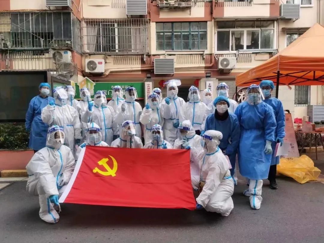 上海在职党员参与志愿者活动。图源：上海长宁