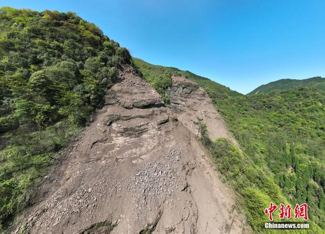 四川兴文：航拍5.1级地震震中休闲区蓝鸢梦想 - Www.slyday.coM