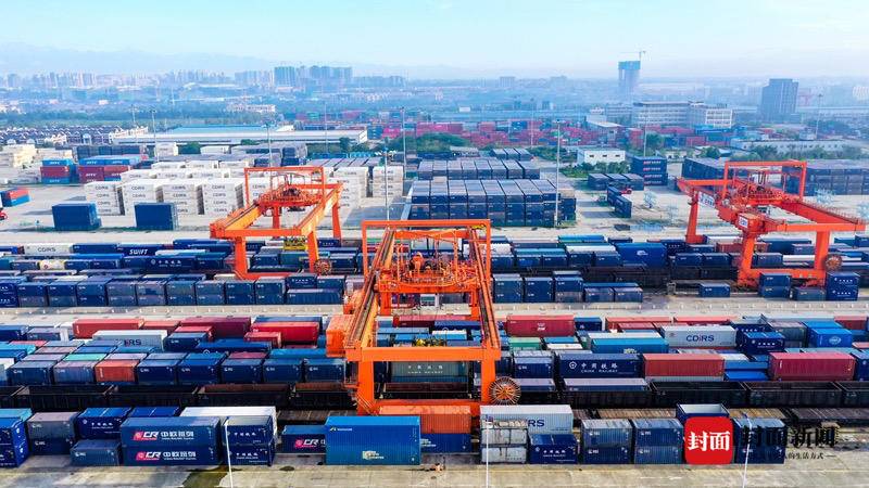 成都中老国际货运班列已实现每月4列双向常态化开行 成都市 东盟 供应链 新浪新闻