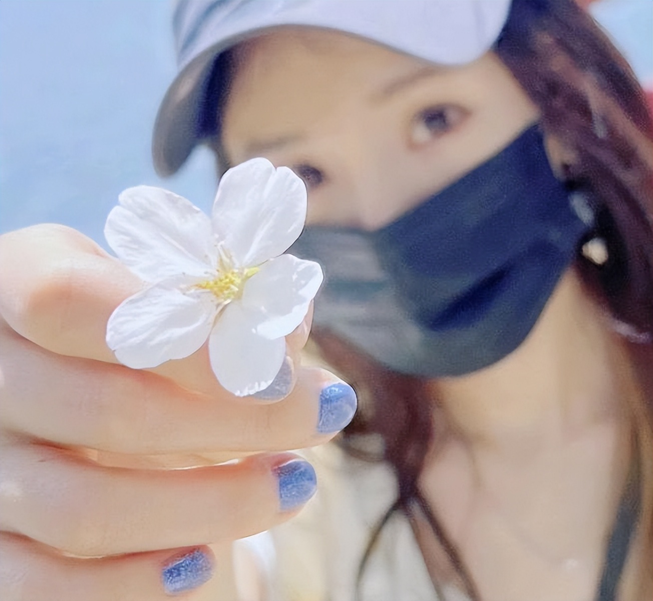 杨幂带2帅哥游公园,长腿细腰不像30岁,手上金表金手链抢镜!休闲区蓝鸢梦想 - Www.slyday.coM 杨幂带2帅哥游公园,长腿细腰不像30岁,手上金表金手链抢镜!休闲区蓝鸢梦想 - Www.slyday.coM