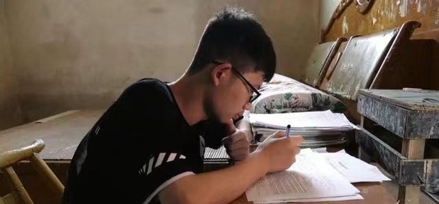 为什么寒门难出贵子?农村孩子的出路,难道只能是进厂和送外卖?休闲区蓝鸢梦想 - Www.slyday.coM 为什么寒门难出贵子?农村孩子的出路,难道只能是进厂和送外卖?休闲区蓝鸢梦想 - Www.slyday.coM