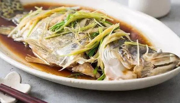 不管蒸什么鱼,都别做错这2步!教你正确的做法,鱼肉鲜嫩不腥休闲区蓝鸢梦想 - Www.slyday.coM 不管蒸什么鱼,都别做错这2步!教你正确的做法,鱼肉鲜嫩不腥休闲区蓝鸢梦想 - Www.slyday.coM