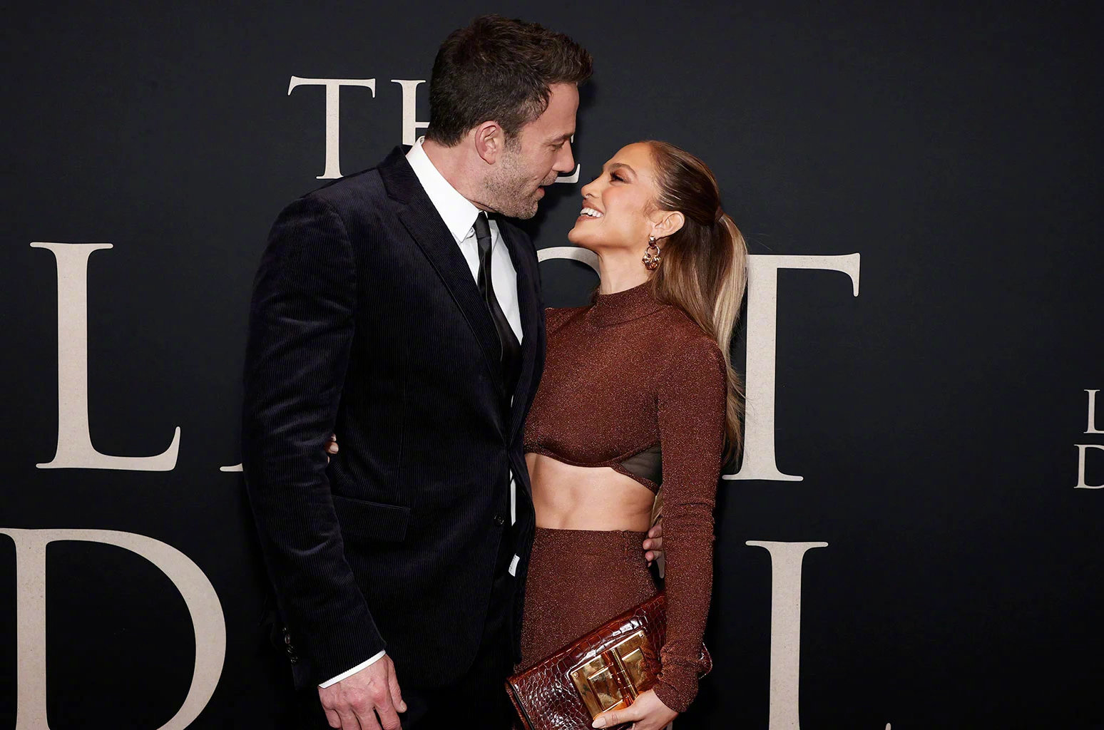 詹妮弗·洛佩兹发布一支视频，晒出订婚戒指……休闲区蓝鸢梦想 - Www.slyday.coM