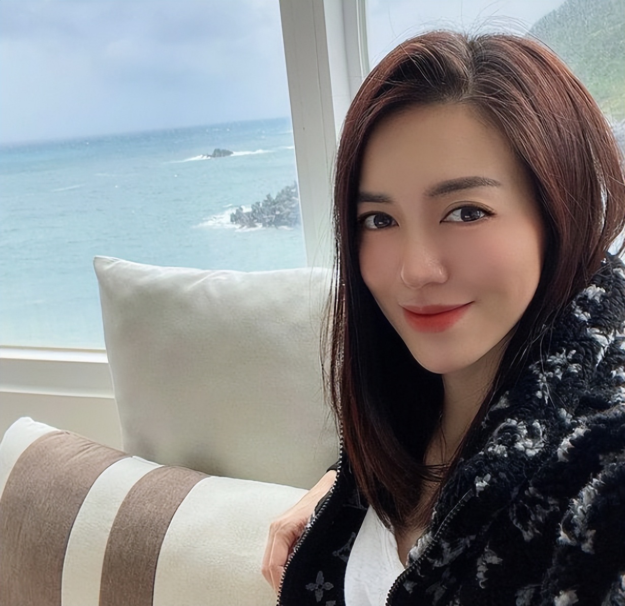 林牧洁号称船务千金,早年和孙芸芸等名媛关系密切,还一起创立公司