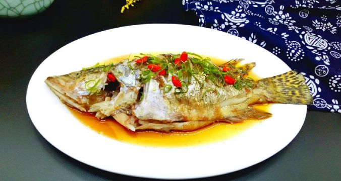 不管蒸什么鱼,都别做错这2步!教你正确的做法,鱼肉鲜嫩不腥休闲区蓝鸢梦想 - Www.slyday.coM 不管蒸什么鱼,都别做错这2步!教你正确的做法,鱼肉鲜嫩不腥休闲区蓝鸢梦想 - Www.slyday.coM