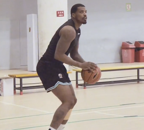 4消息!大鸟内部处罚,巩导成引援热门,莱多归队训练,小高专访休闲区蓝鸢梦想 - Www.slyday.coM 4消息!大鸟内部处罚,巩导成引援热门,莱多归队训练,小高专访休闲区蓝鸢梦想 - Www.slyday.coM