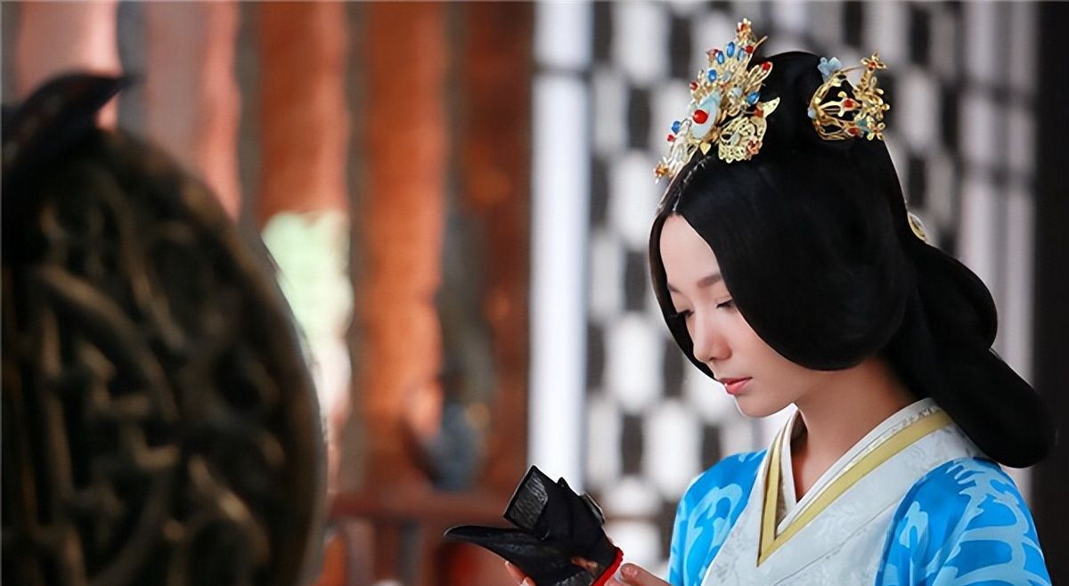 卫子夫侍奉汉武帝49年自尽前留下一封遗书汉武帝看后怒骂贱人