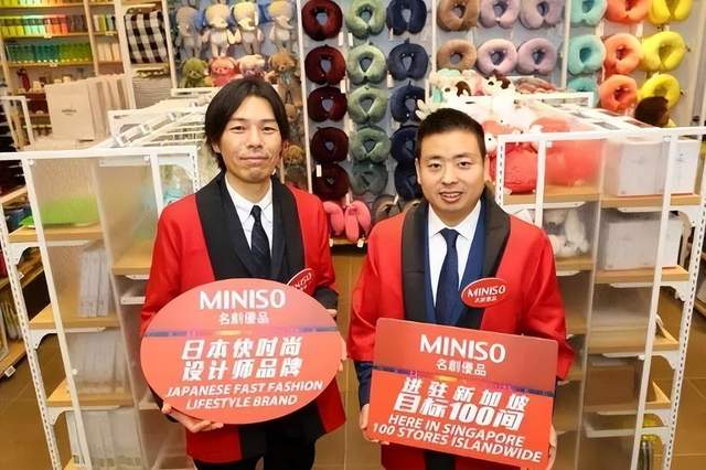 湖北丹江口穷小子叶国富翻身变135亿富豪忙得婚礼拖后8年补办