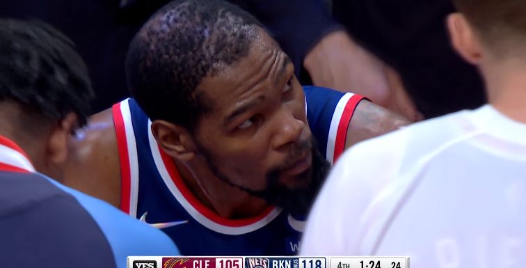 36+5+5创纪录!杜兰特跟腱被压险受伤,仅歇7分钟拼到突然摔倒休闲区蓝鸢梦想 - Www.slyday.coM 36+5+5创纪录!杜兰特跟腱被压险受伤,仅歇7分钟拼到突然摔倒休闲区蓝鸢梦想 - Www.slyday.coM