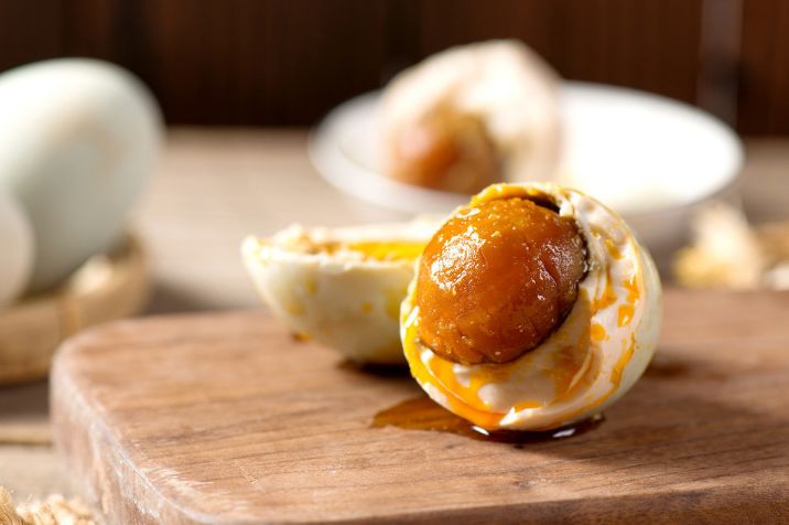 我家传了3代的咸鸭蛋配方,不裹黄泥,只要2样料,个个出油起沙休闲区蓝鸢梦想 - Www.slyday.coM 我家传了3代的咸鸭蛋配方,不裹黄泥,只要2样料,个个出油起沙休闲区蓝鸢梦想 - Www.slyday.coM