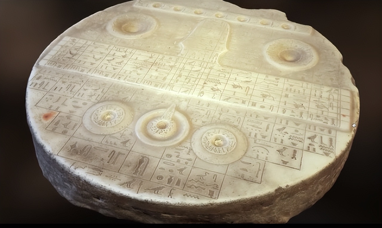 埃及出土神秘石板上面有七个小石洞它在祭祀中有特殊作用