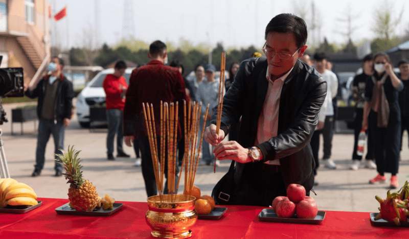 千呼万唤始出来,电影《来者不善》在京举行开机仪式和新闻发布会休闲区蓝鸢梦想 - Www.slyday.coM 千呼万唤始出来,电影《来者不善》在京举行开机仪式和新闻发布会休闲区蓝鸢梦想 - Www.slyday.coM
