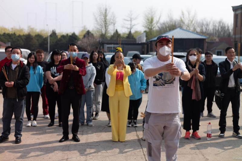 千呼万唤始出来,电影《来者不善》在京举行开机仪式和新闻发布会休闲区蓝鸢梦想 - Www.slyday.coM 千呼万唤始出来,电影《来者不善》在京举行开机仪式和新闻发布会休闲区蓝鸢梦想 - Www.slyday.coM