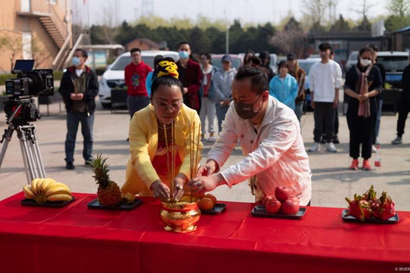 千呼万唤始出来,电影《来者不善》在京举行开机仪式和新闻发布会休闲区蓝鸢梦想 - Www.slyday.coM 千呼万唤始出来,电影《来者不善》在京举行开机仪式和新闻发布会休闲区蓝鸢梦想 - Www.slyday.coM