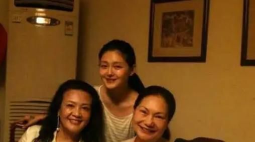 张兰又上热搜，晒孙子给自己的庆生视频，网友：又要直播带货？休闲区蓝鸢梦想 - Www.slyday.coM