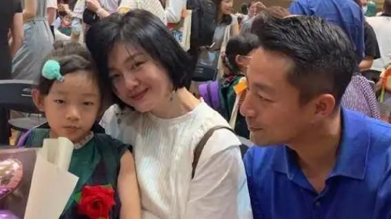 张兰又上热搜，晒孙子给自己的庆生视频，网友：又要直播带货？休闲区蓝鸢梦想 - Www.slyday.coM