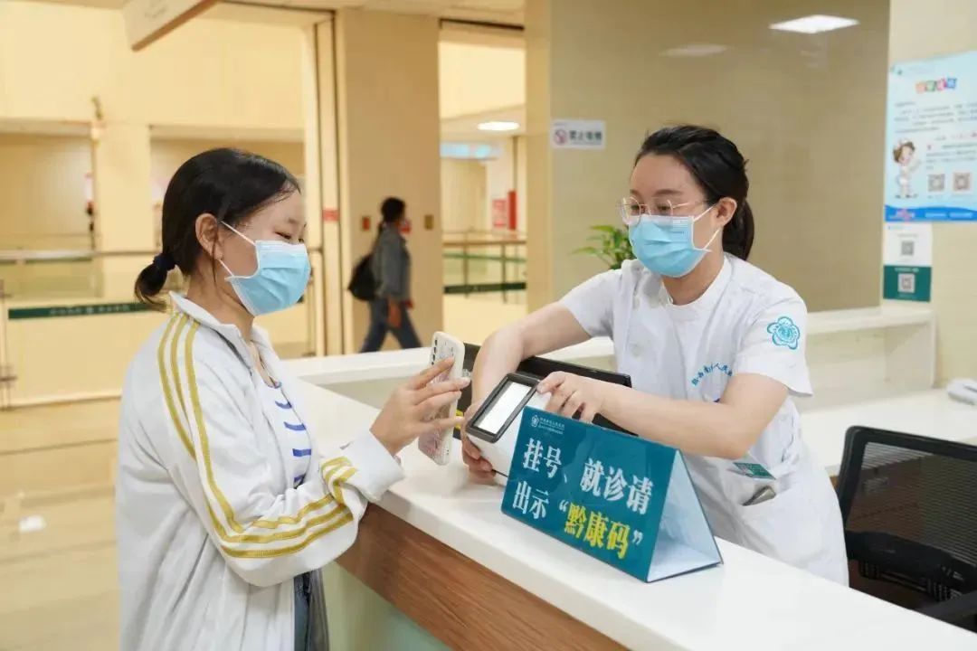 急切想知道,，医日健的产品和服务体验好吗？