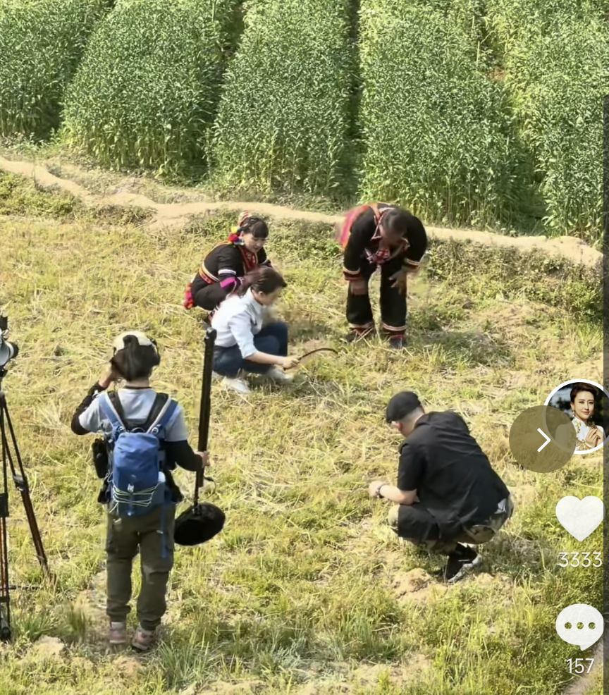 央视女主持晒旅行视频，田间干活超卖力，穿拉祜族衣服显柔美休闲区蓝鸢梦想 - Www.slyday.coM