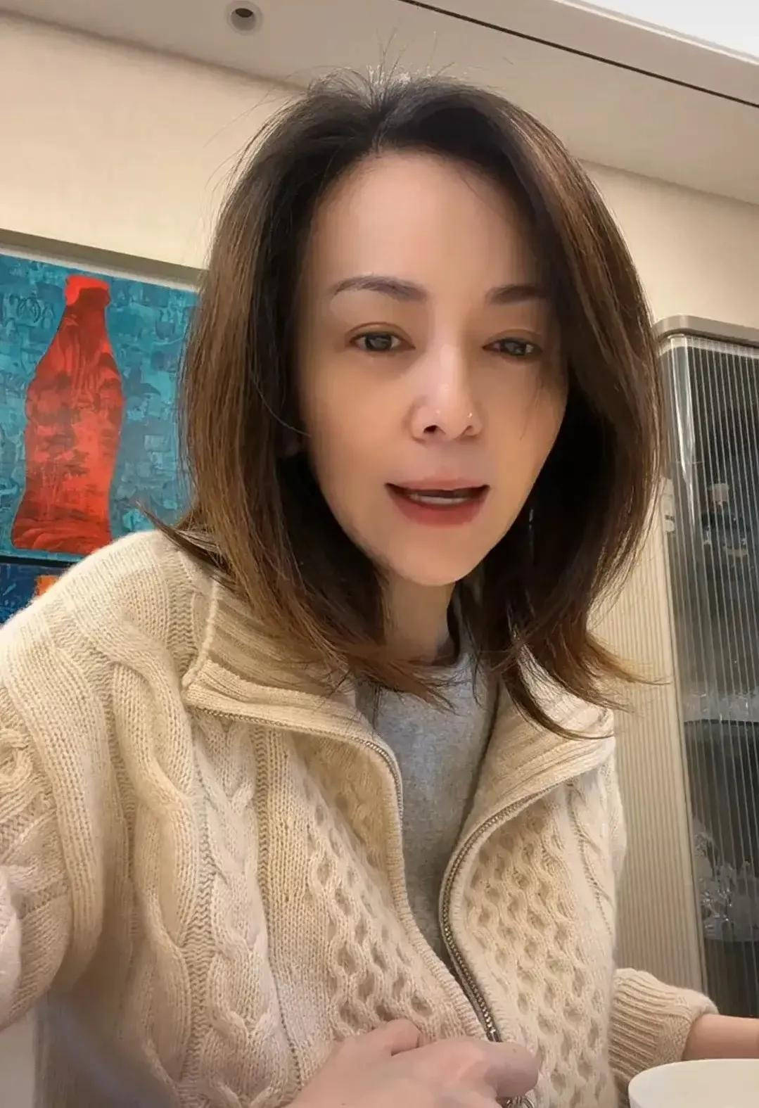 王琳晒素颜被夸漂亮,即使有皱纹不美颜,明星也肯定比素人好看!