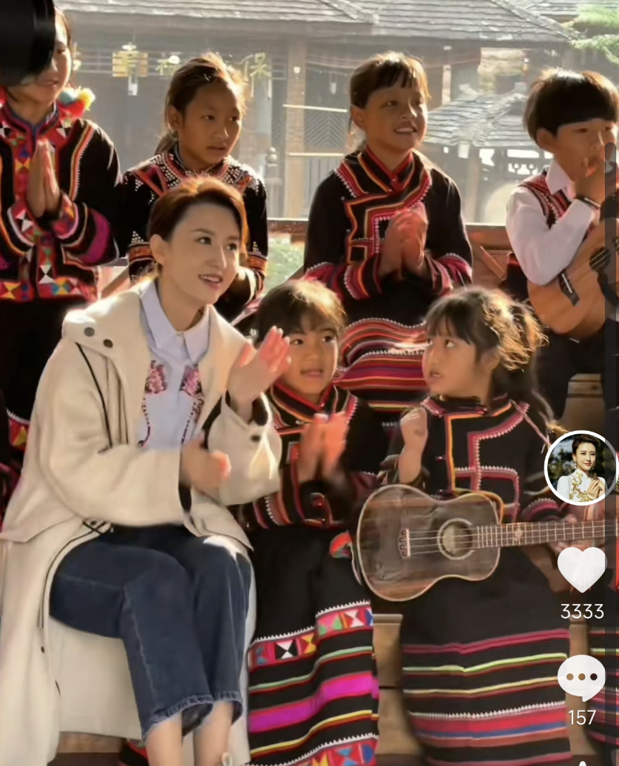 央视女主持晒旅行视频，田间干活超卖力，穿拉祜族衣服显柔美休闲区蓝鸢梦想 - Www.slyday.coM