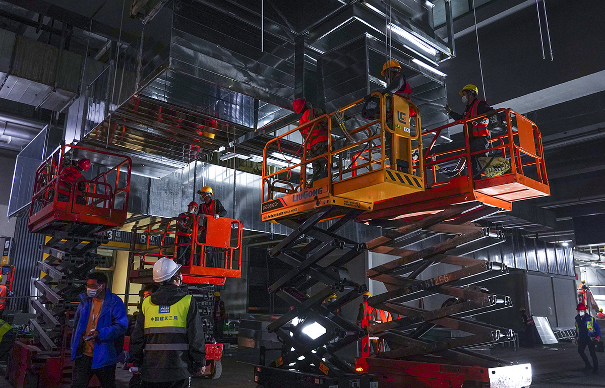 战疫视频丨与病毒赛跑，中建三局交付上海最大方舱医院首批床位休闲区蓝鸢梦想 - Www.slyday.coM