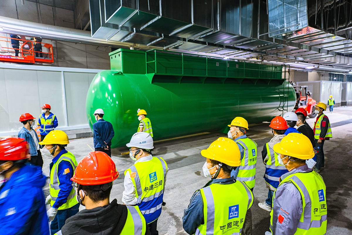 战疫视频丨与病毒赛跑，中建三局交付上海最大方舱医院首批床位休闲区蓝鸢梦想 - Www.slyday.coM