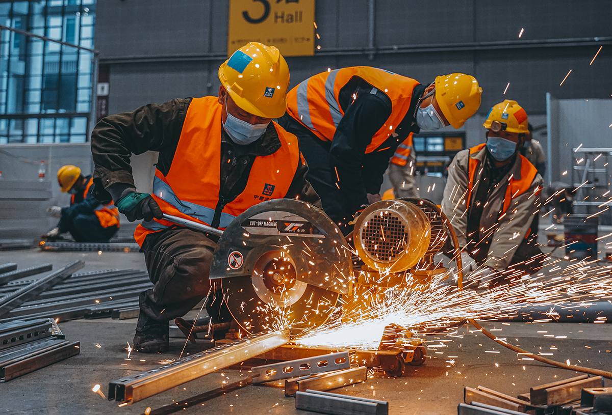 战疫视频丨与病毒赛跑，中建三局交付上海最大方舱医院首批床位休闲区蓝鸢梦想 - Www.slyday.coM