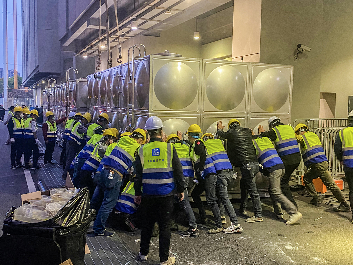 战疫视频丨与病毒赛跑，中建三局交付上海最大方舱医院首批床位休闲区蓝鸢梦想 - Www.slyday.coM