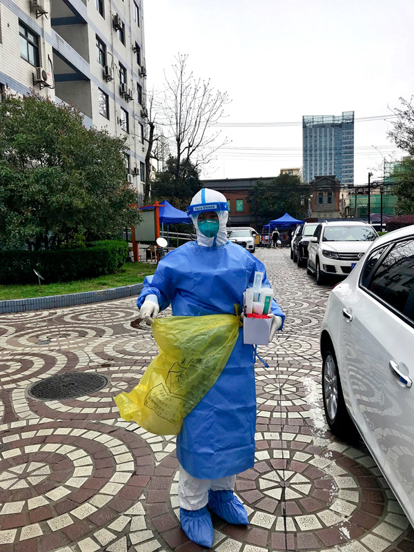 核酸应急采样队长毛希虹：10小时不吃不喝爬楼爬到要哭 拉肚子就穿纸尿裤休闲区蓝鸢梦想 - Www.slyday.coM